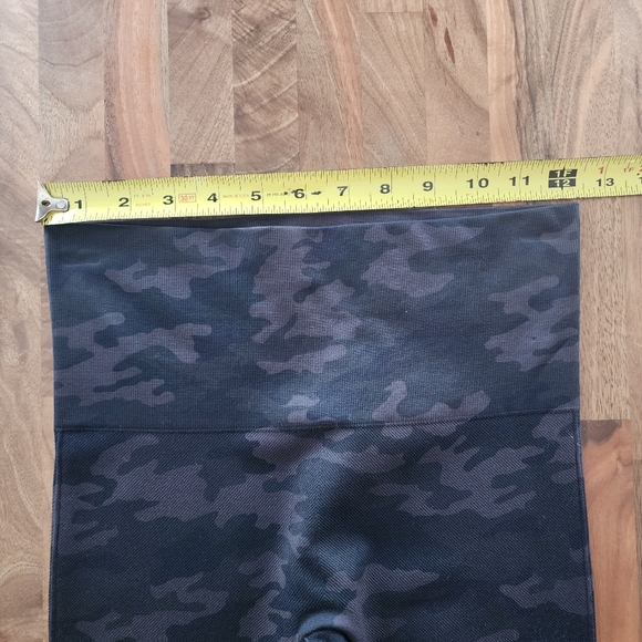 SPANX Look at Me Now High Waist Black‎ Camo Leggings Size Small - Picture 6 of 9